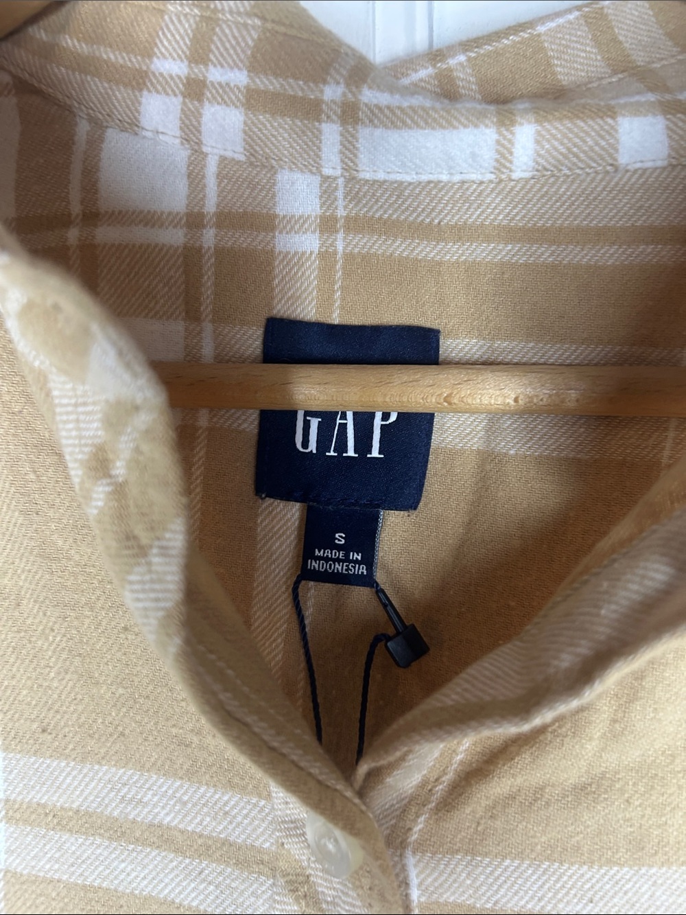 GAP Women’s Tan Plaid Flannel Button Down Shirt NWT - Picture 3 of 9